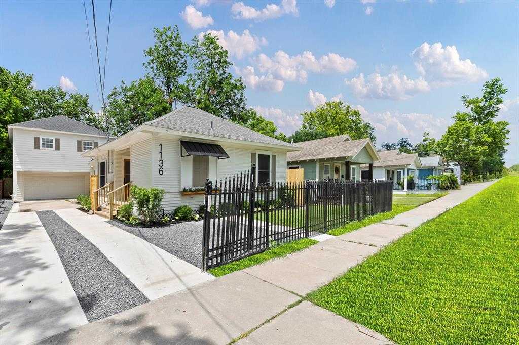 photo 2: 1136 Louise Street, Houston TX 77009