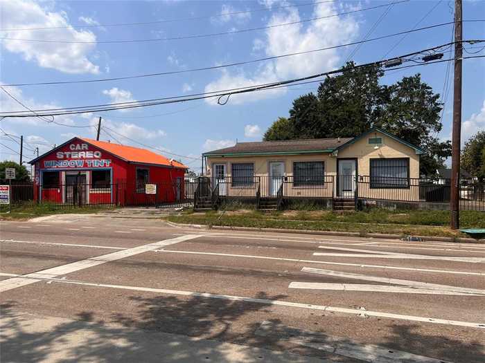 photo 1: 311 Cavalcade Street, Houston TX 77009