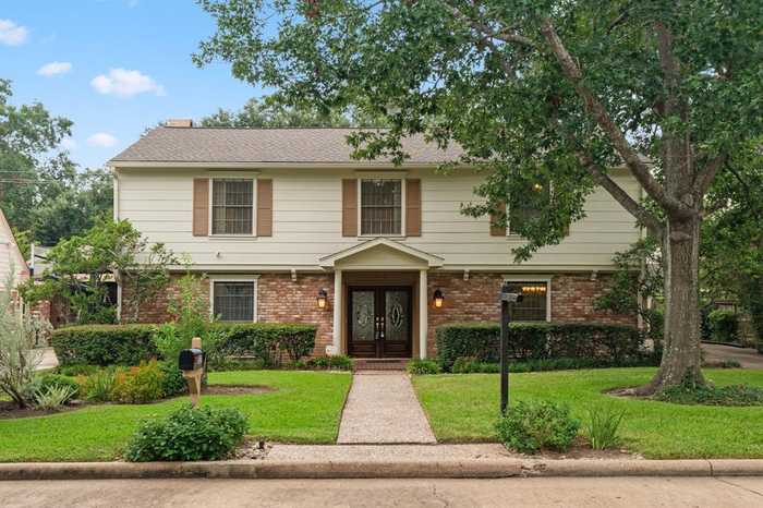 photo 1: 527 Briar Knoll Drive, Houston TX 77079