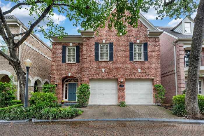 photo 1: 243 Sugarberry Circle, Houston TX 77024