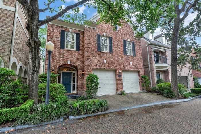 photo 2: 243 Sugarberry Circle, Houston TX 77024