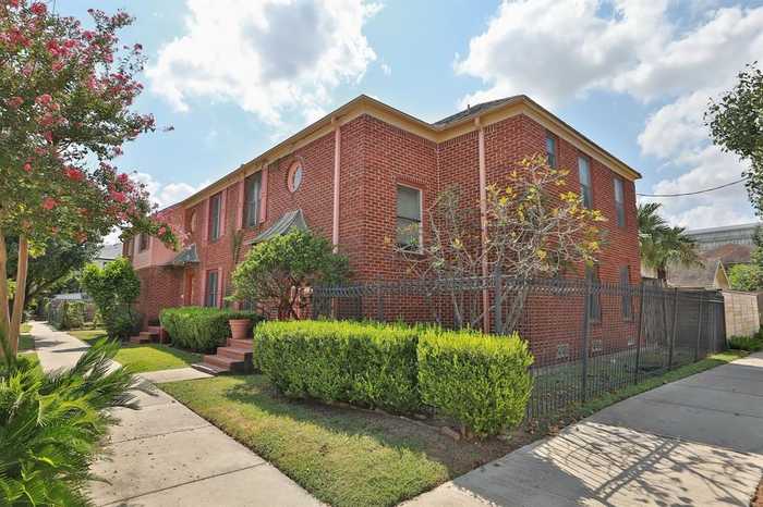 photo 1: 709 W Main Street Unit 3, Houston TX 77006