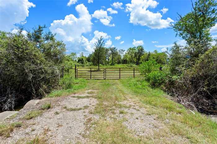 photo 2: 18845 COUNTY ROAD 154, Algoa TX 77511