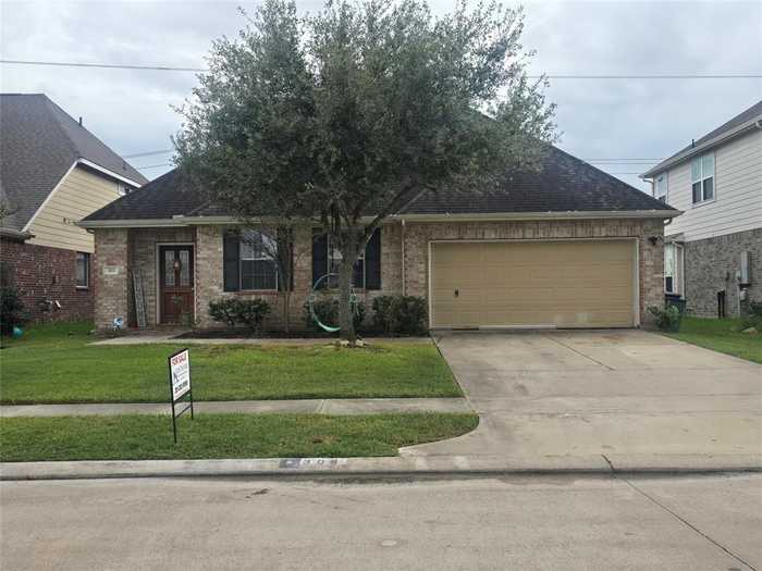 photo 1: 303 Lake Line Drive, Alvin TX 77511