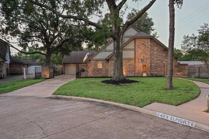 photo 1: 2423 Elmgate Drive, Houston TX 77080