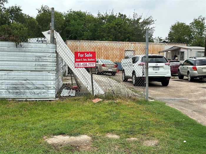 photo 2: 14004 Stancliff Street, Houston TX 77045