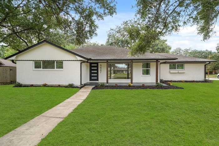 photo 1: 5447 Kingfisher Drive, Houston TX 77096