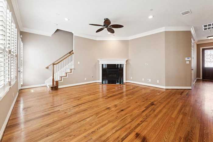 photo 2: 1314 E Park At Shady Villa, Houston TX 77055