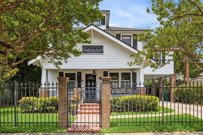 photo 2: 305 E 15TH Street, Houston TX 77008