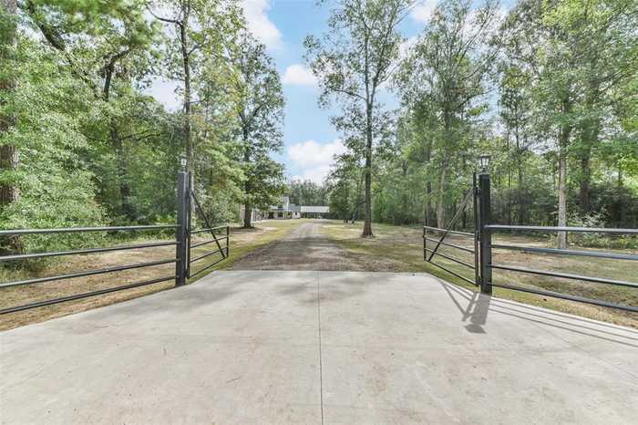 photo 2: 410 County Road 2254, Cleveland TX 77327