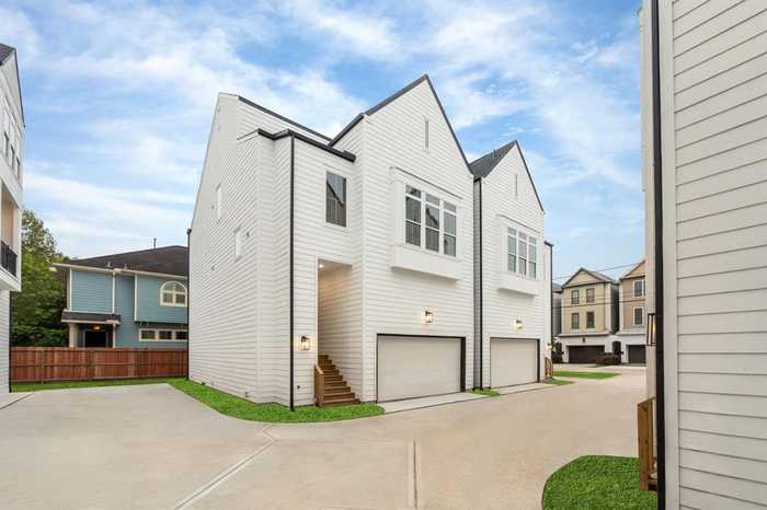 photo 1: 1141 W 22nd Street, Houston TX 77008