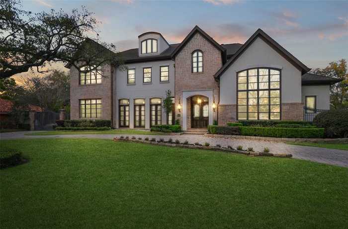 photo 1: 5676 Doliver Drive, Houston TX 77056