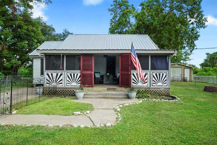 photo 2: 512 E Smith Street, Brazoria TX 77422