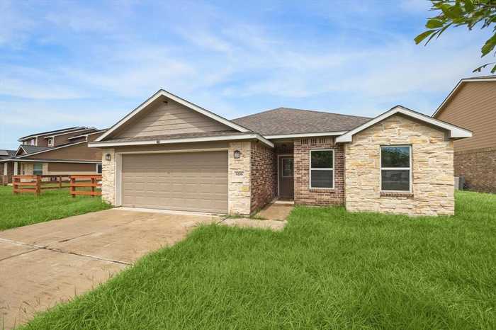 photo 1: 6106 Stoney Brook Drive, Angleton TX 77515