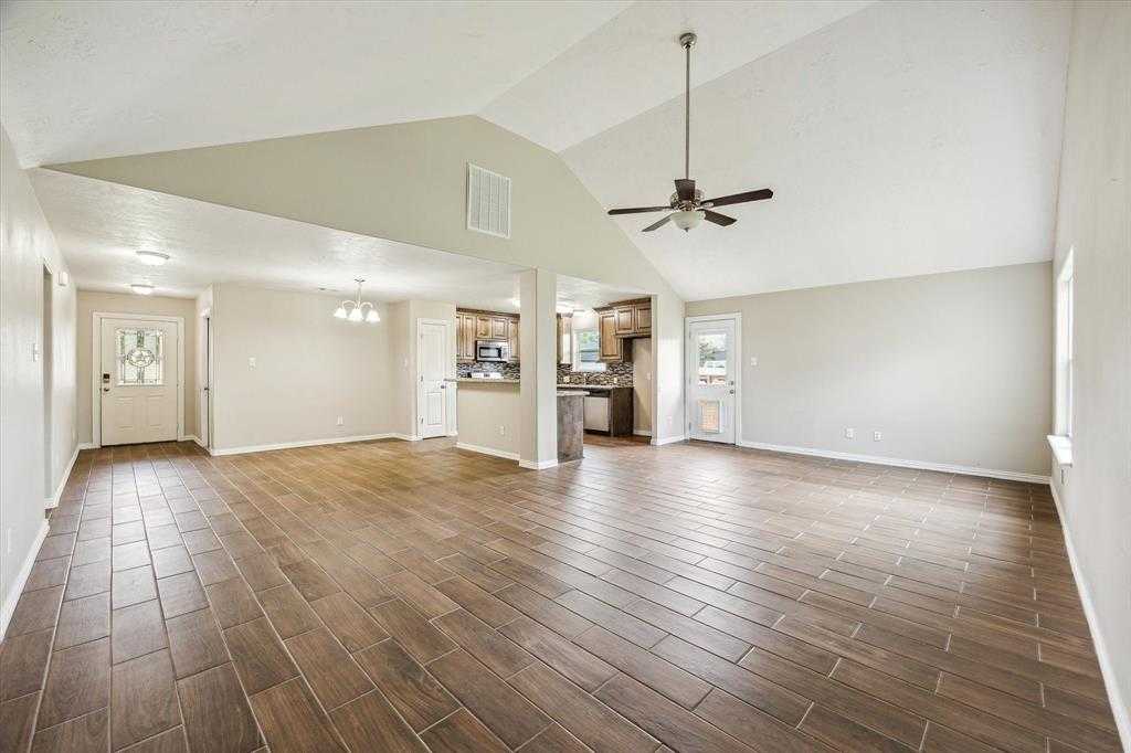 photo 3: 6106 Stoney Brook Drive, Angleton TX 77515