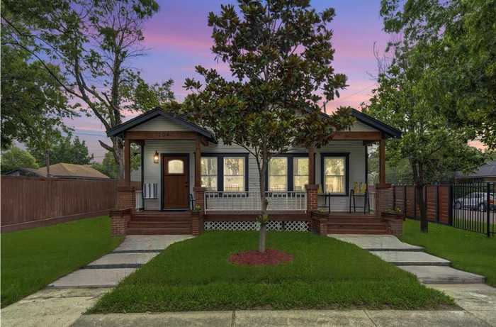 photo 1: 1204 Studewood Street, Houston TX 77008