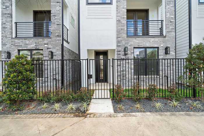 photo 2: 2617 Jackson Street, Houston TX 77004