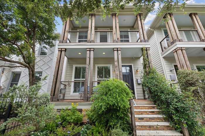 photo 2: 611 E 23rd Street, Houston TX 77008