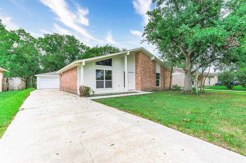 photo 1: 1310 Northview Court, Angleton TX 77515