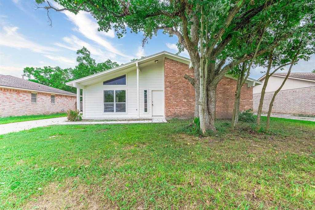 photo 2: 1310 Northview Court, Angleton TX 77515