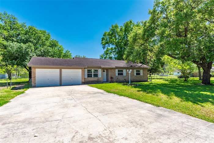 photo 2: 3405 Meadowlark Lane, Alvin TX 77511