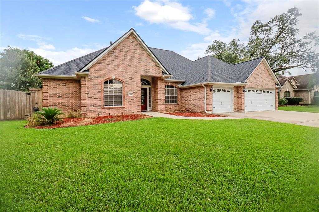 photo 2: 900 Enchanted Oaks Drive, Angleton TX 77515