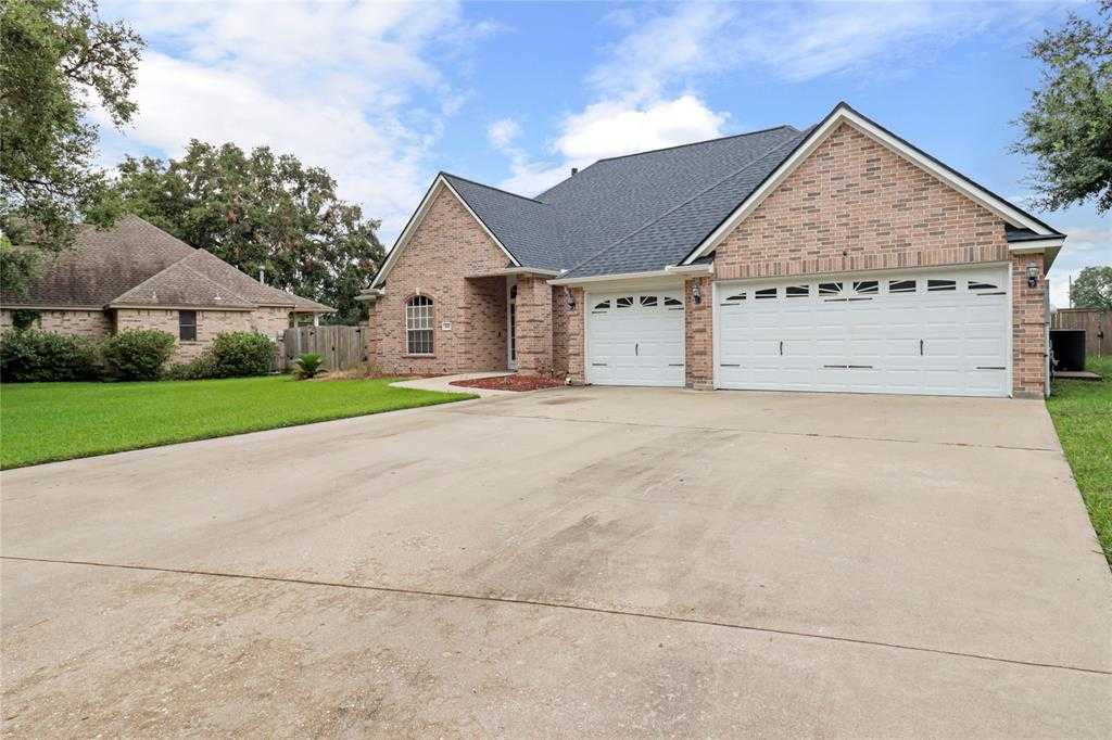 photo 3: 900 Enchanted Oaks Drive, Angleton TX 77515