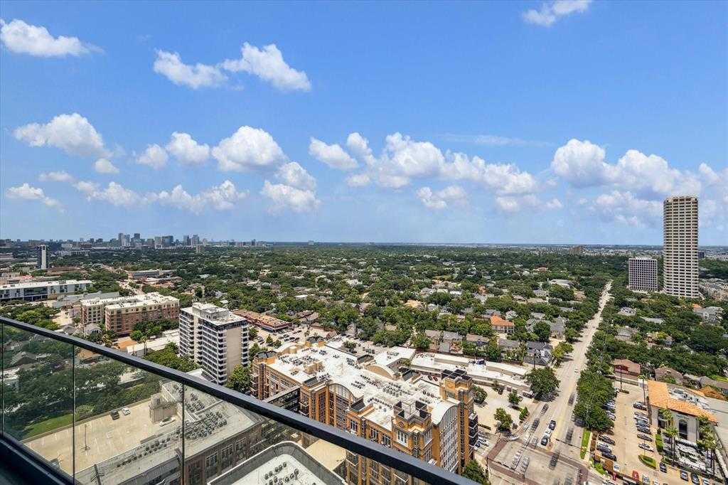 photo 3: 2727 Kirby Drive Unit 20D, Houston TX 77098