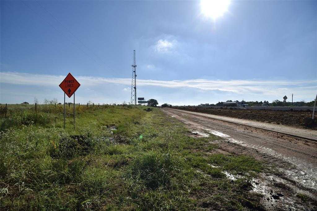 photo 3: 5677 Highway 90, Cat Spring TX 78933