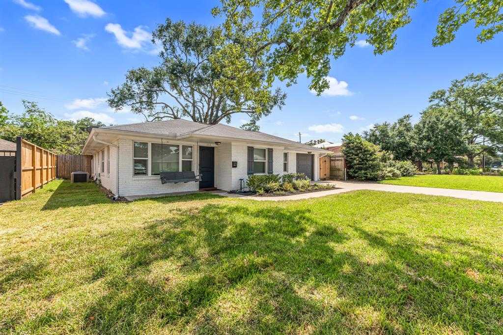 photo 1: 1919 De Milo Drive, Houston TX 77018