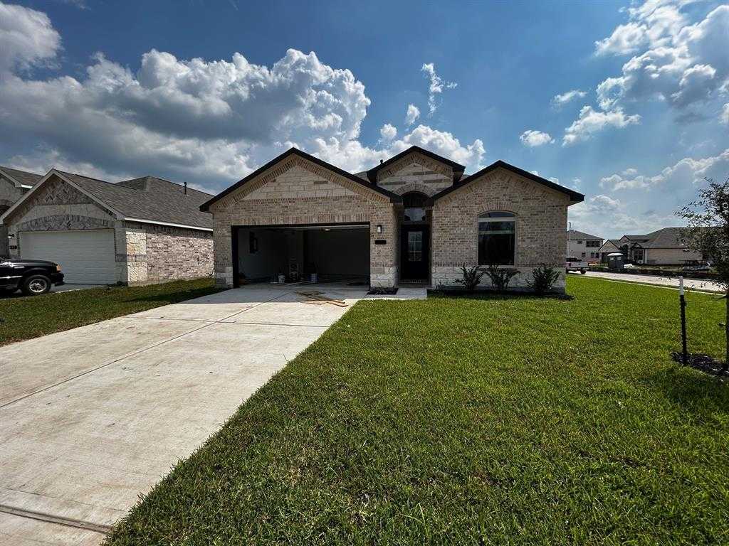 photo 1: 419 Kendall Crest Drive, Alvin TX 77511