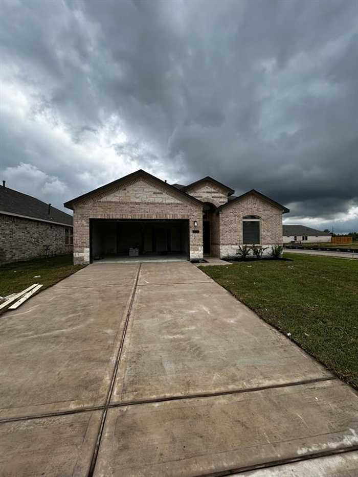 photo 2: 419 Kendall Crest Drive, Alvin TX 77511