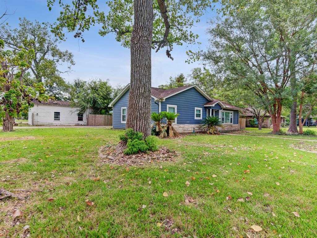 photo 3: 1603 W Sealy Street, Alvin TX 77511