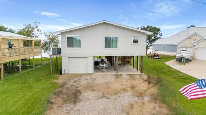 photo 2: 606 Channelview Drive, Anahuac TX 77514