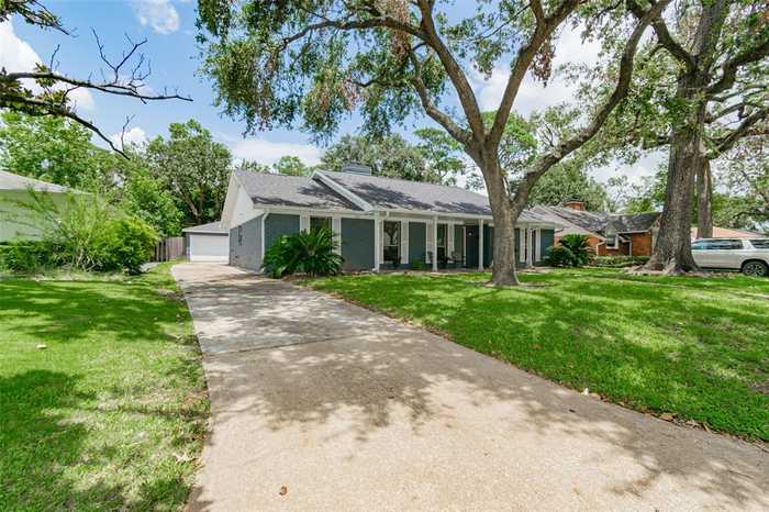 photo 2: 7014 Northampton Way, Houston TX 77055