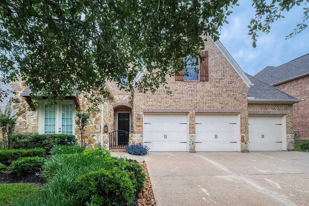 photo 2: 23 Woodmoor Place, The Woodlands TX 77354