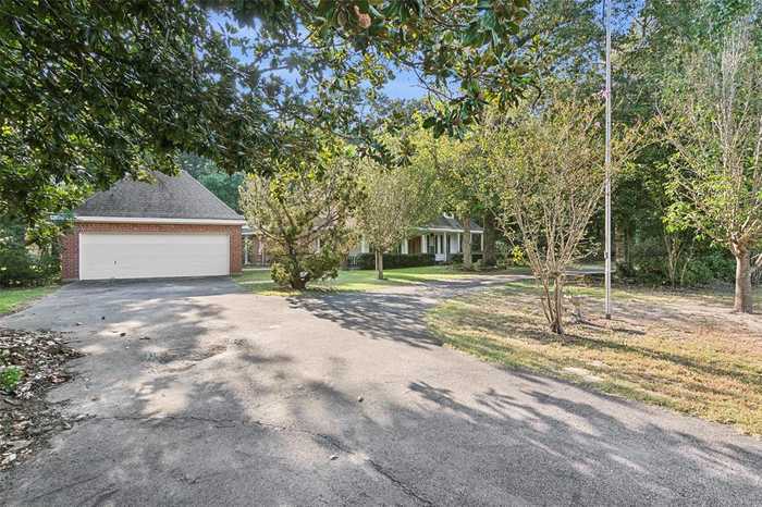 photo 2: 109 Hornbeam Drive, Village Mill TX 77663