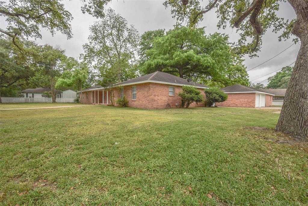 photo 2: 302 S Lee Street, Alvin TX 77511