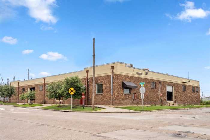 photo 1: 707 York Street, Houston TX 77003