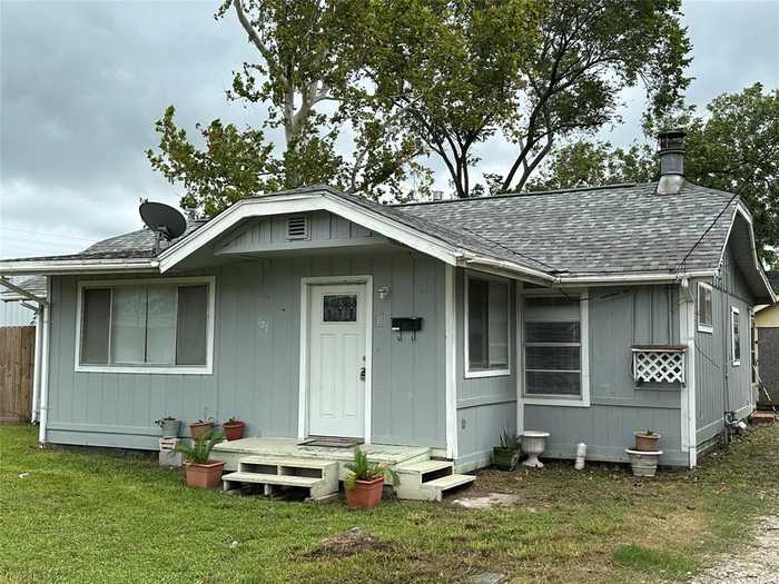 photo 1: 107 Avenue, Highlands TX 77562