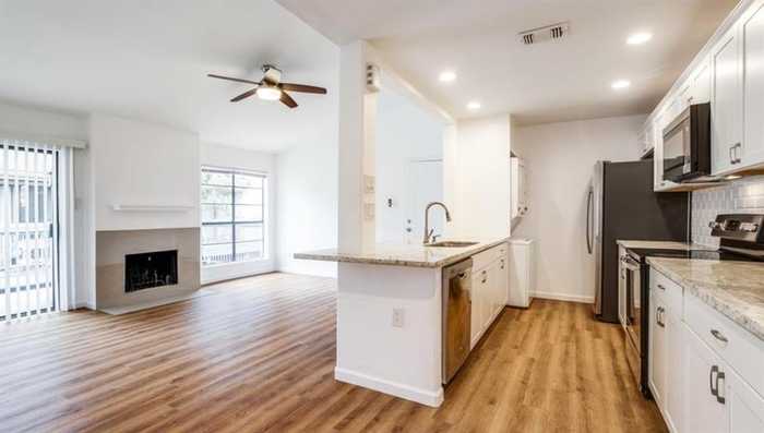 photo 1: 9707 Richmond Avenue Unit 102, Houston TX 77042