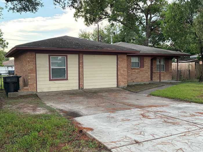 photo 1: 230 Meadowlink Street, Houston TX 77037