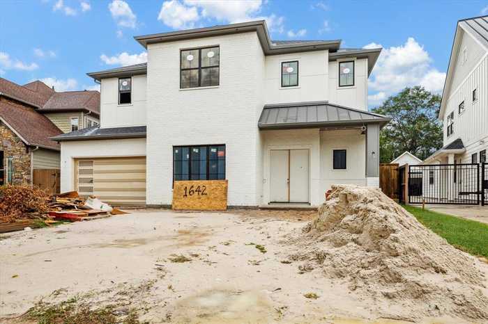 photo 1: 1642 Viking Drive, Houston TX 77018