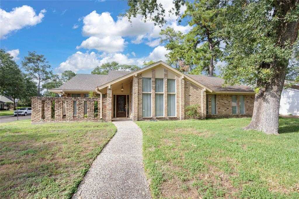 photo 1: 10046 Doliver Drive, Houston TX 77042