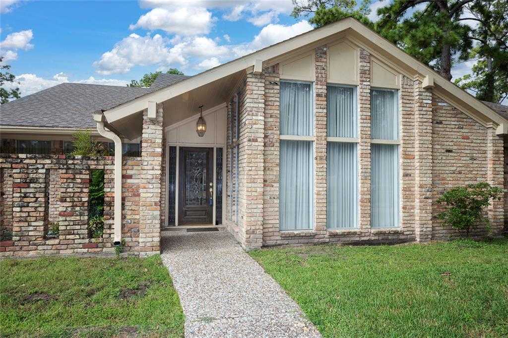 photo 2: 10046 Doliver Drive, Houston TX 77042