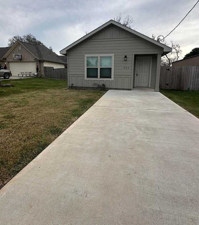 photo 2: 403 W Miller Street, Angleton TX 77515