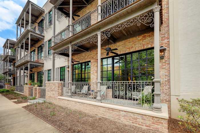 photo 2: 1714 Ashland Street Unit 105, Houston TX 77008