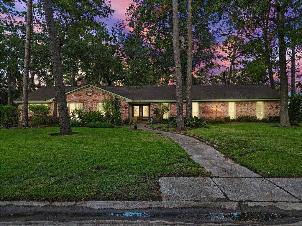 photo 1: 402 Godsey Court, Houston TX 77024