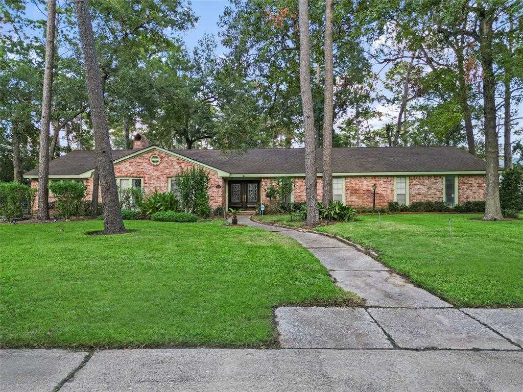 photo 2: 402 Godsey Court, Houston TX 77024