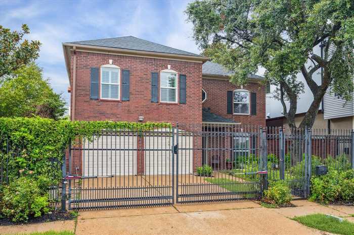 photo 2: 1204 W Pierce Street, Houston TX 77019